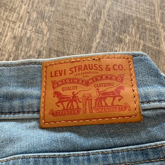 710 Skinny Light Wash Levi Jeans - Picture 6 of 6